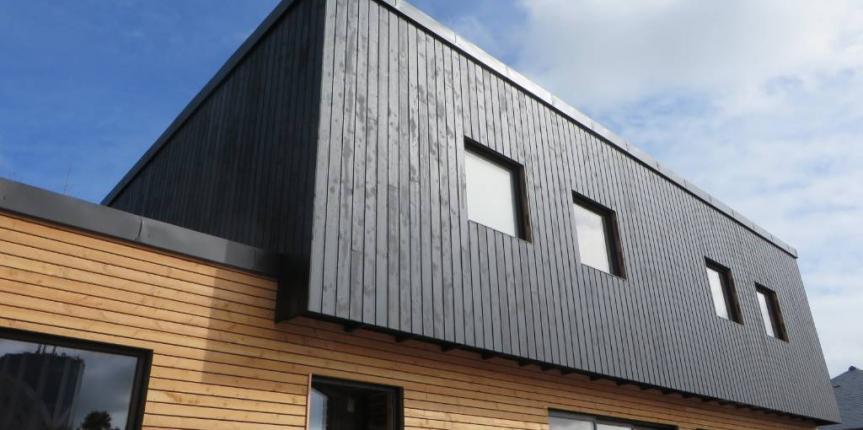 Maison bardage bois noir