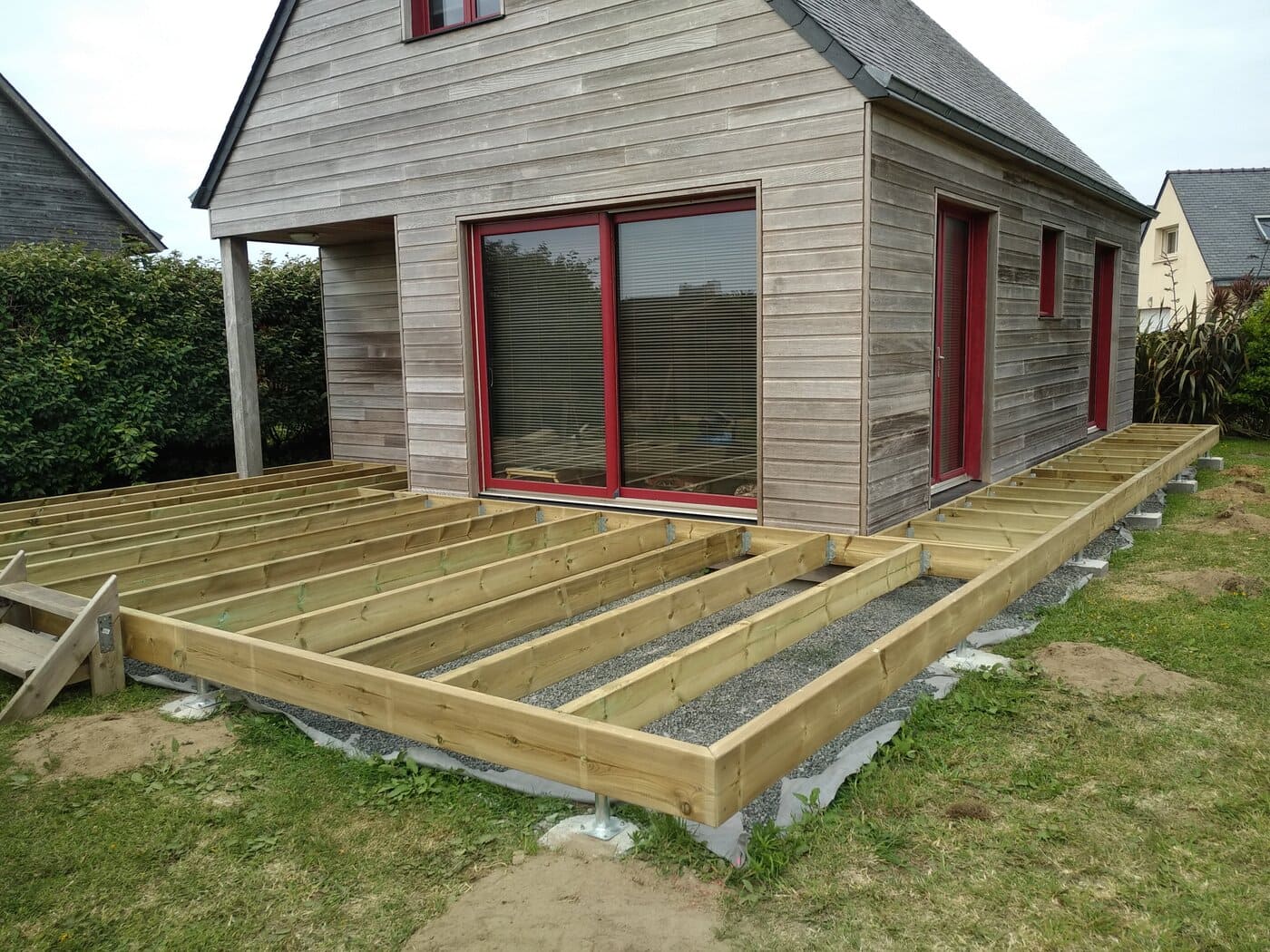 Terrasse en bois à Portsall
